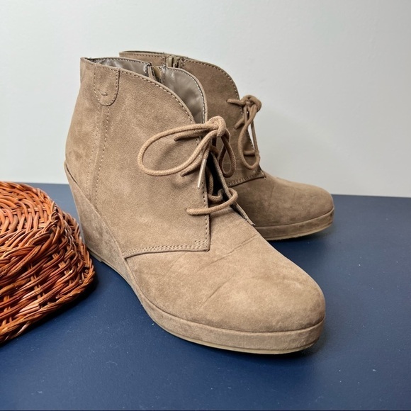 Merona Tan Brown Faux Suede Lace-Up Wedge High Heel Ankle Boot Size 8 - Picture 7 of 16